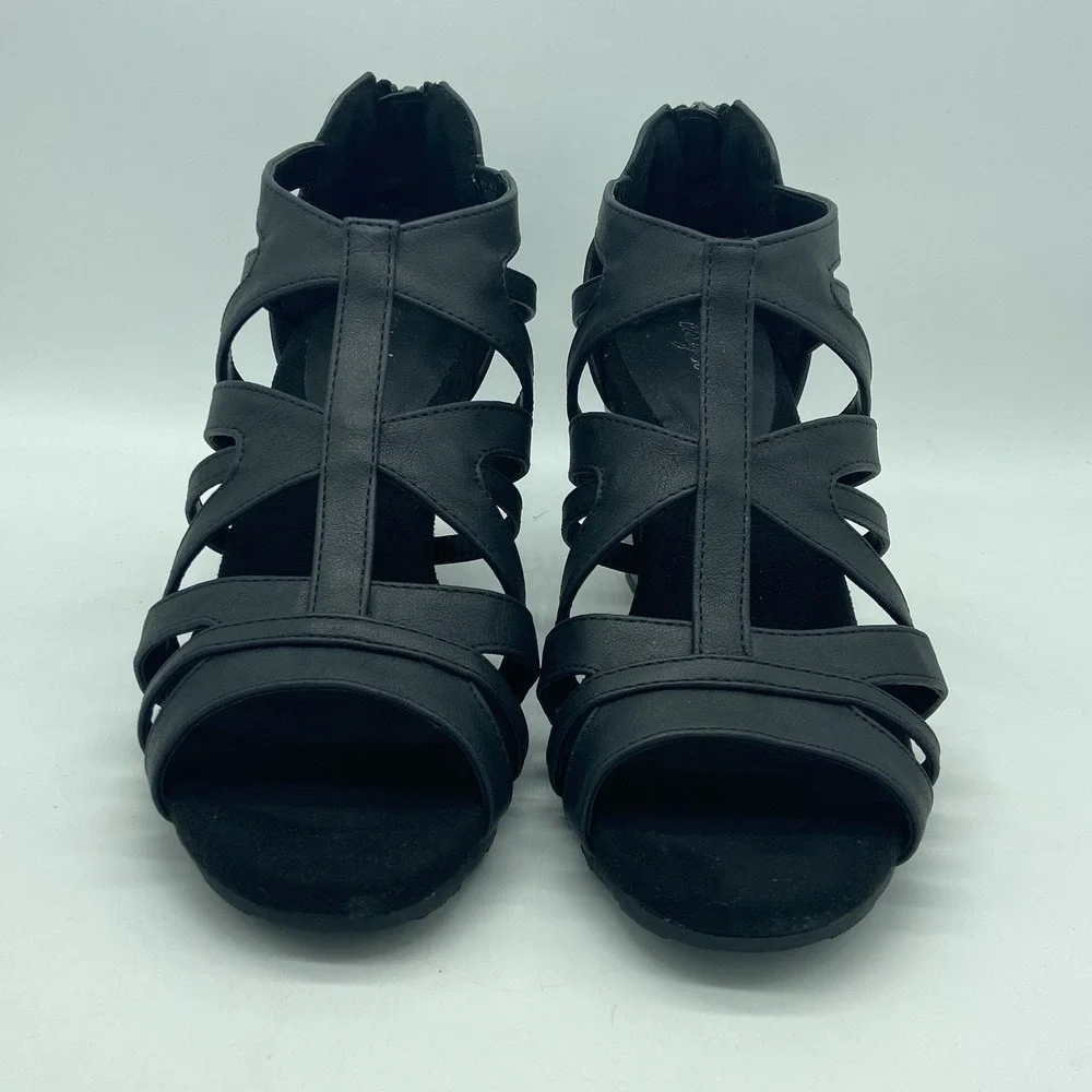 Easy Street Amaze Black Sandals Women's 9M Strappy Minimalist Edgy Block Heels